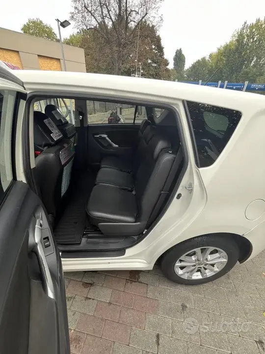 Toyota Verso 2012 photo 3