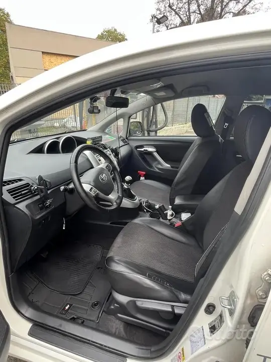 Toyota Verso 2012 photo 5