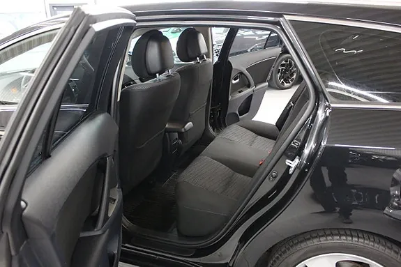 Toyota Avensis 2011 photo 4