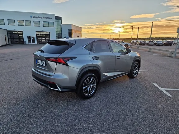 Lexus Nx300H 2021 photo 2