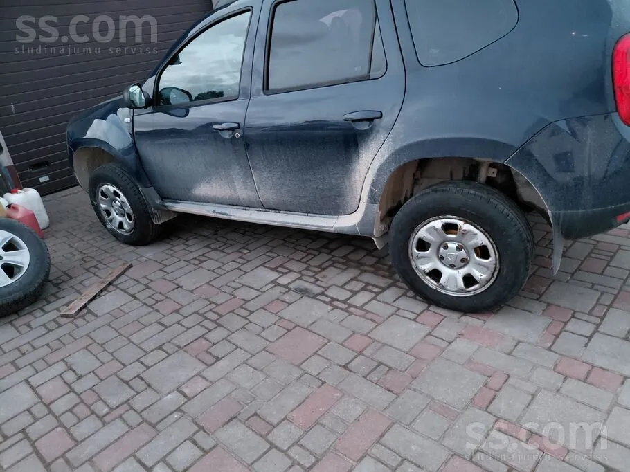 Dacia Duster 2011 photo 2
