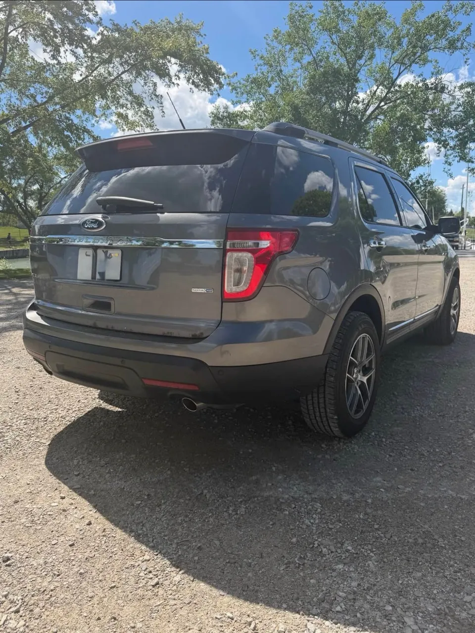 Ford Explorer 2013 photo 2