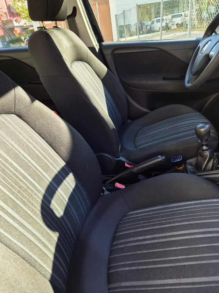 Fiat Punto 2010 photo 2