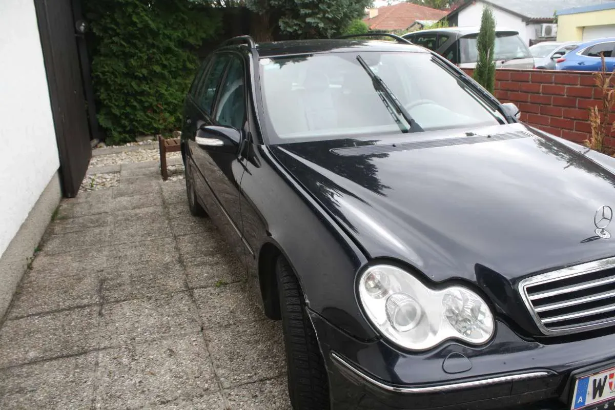 Mercedes-Benz C-Class 2006 photo 3