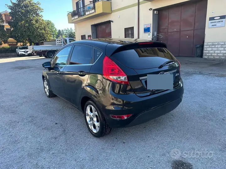 Ford Fiesta 2009 photo 2