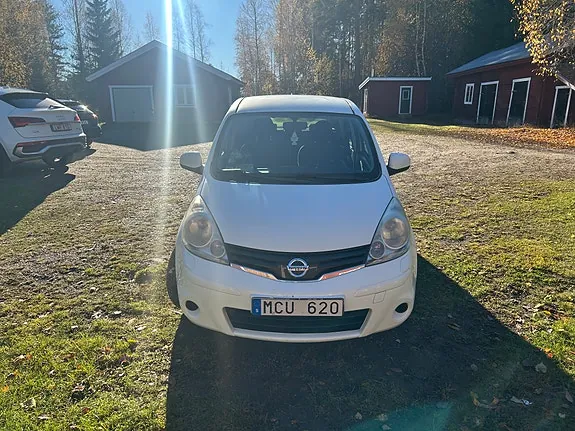 Nissan Note 2011 photo 2