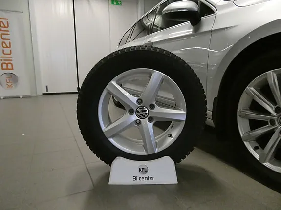 Volkswagen Passat 2018 photo 2