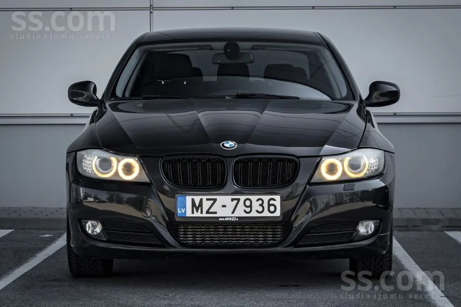 BMW 318 2010 photo 2