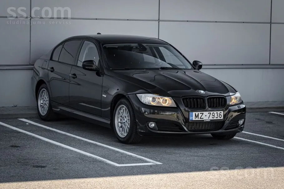 BMW 318 2010 photo 3