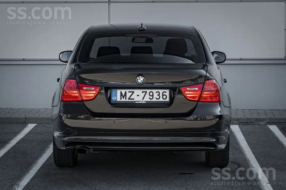 BMW 318 2010 photo 5