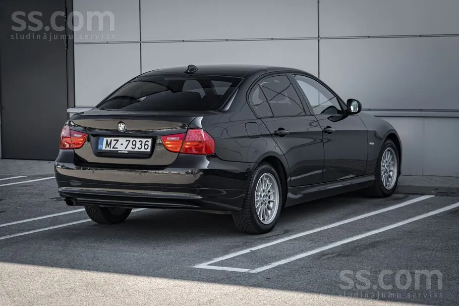 BMW 318 2010 photo 4