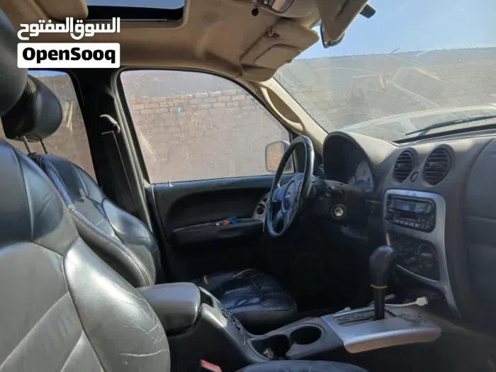 Jeep Liberty 2004 photo 2