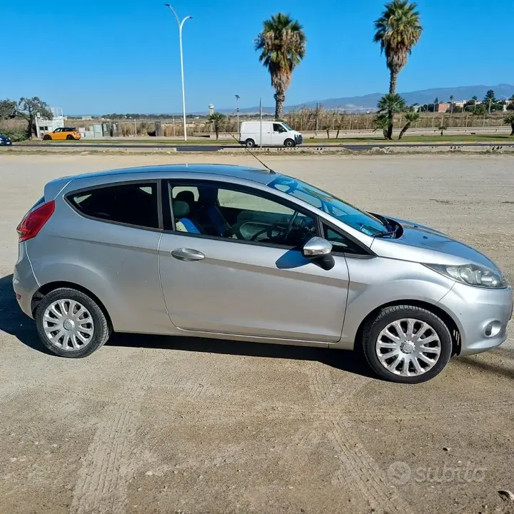 Ford Fiesta 2009 photo 2