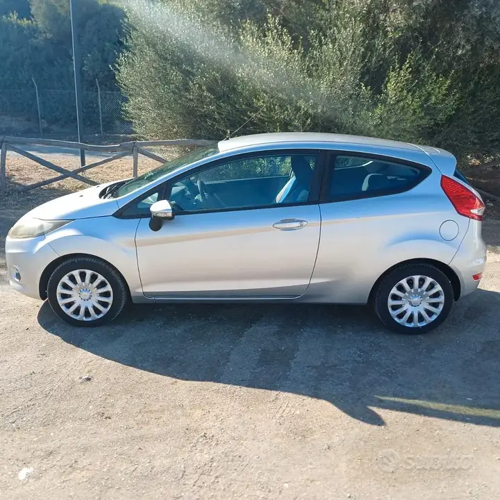 Ford Fiesta 2009 photo 4