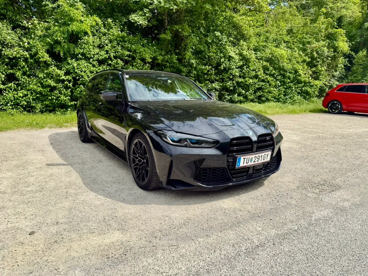 BMW 3 Series 2024 photo 3