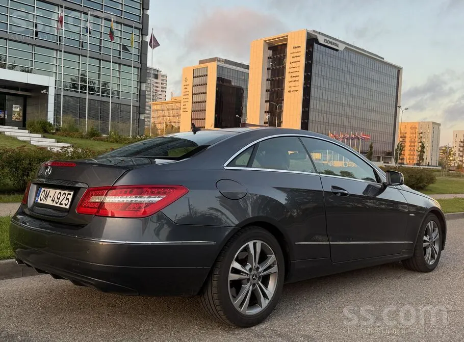 Mercedes-Benz E220 2010 photo 3