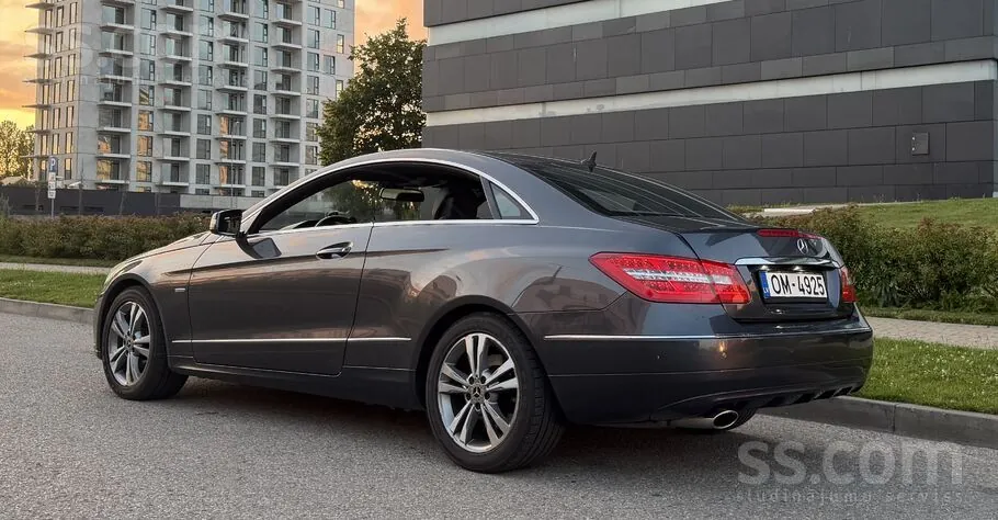 Mercedes-Benz E220 2010 photo 4
