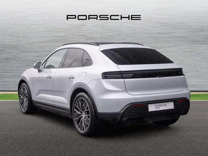 Porsche Macan 2026 photo 2