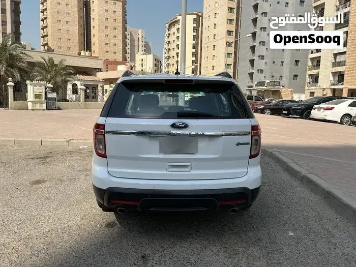Ford Explorer 2013 photo 2