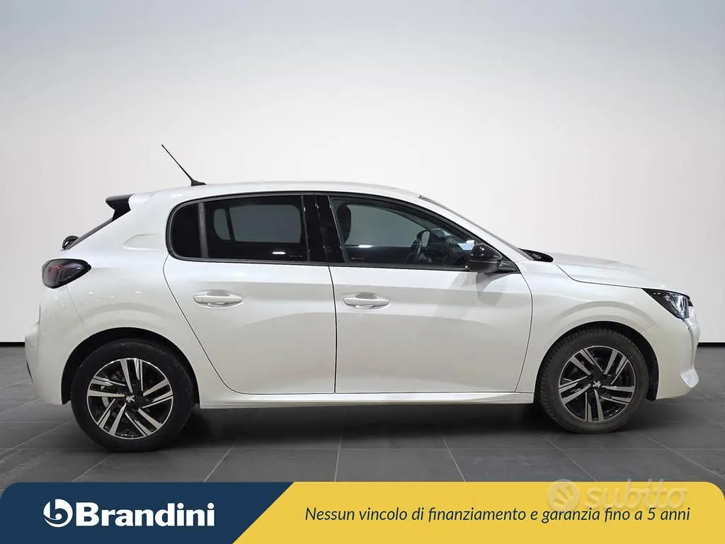 Peugeot 208 2022 photo 5