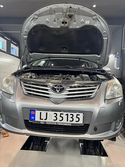 Toyota Avensis 2009 photo 2