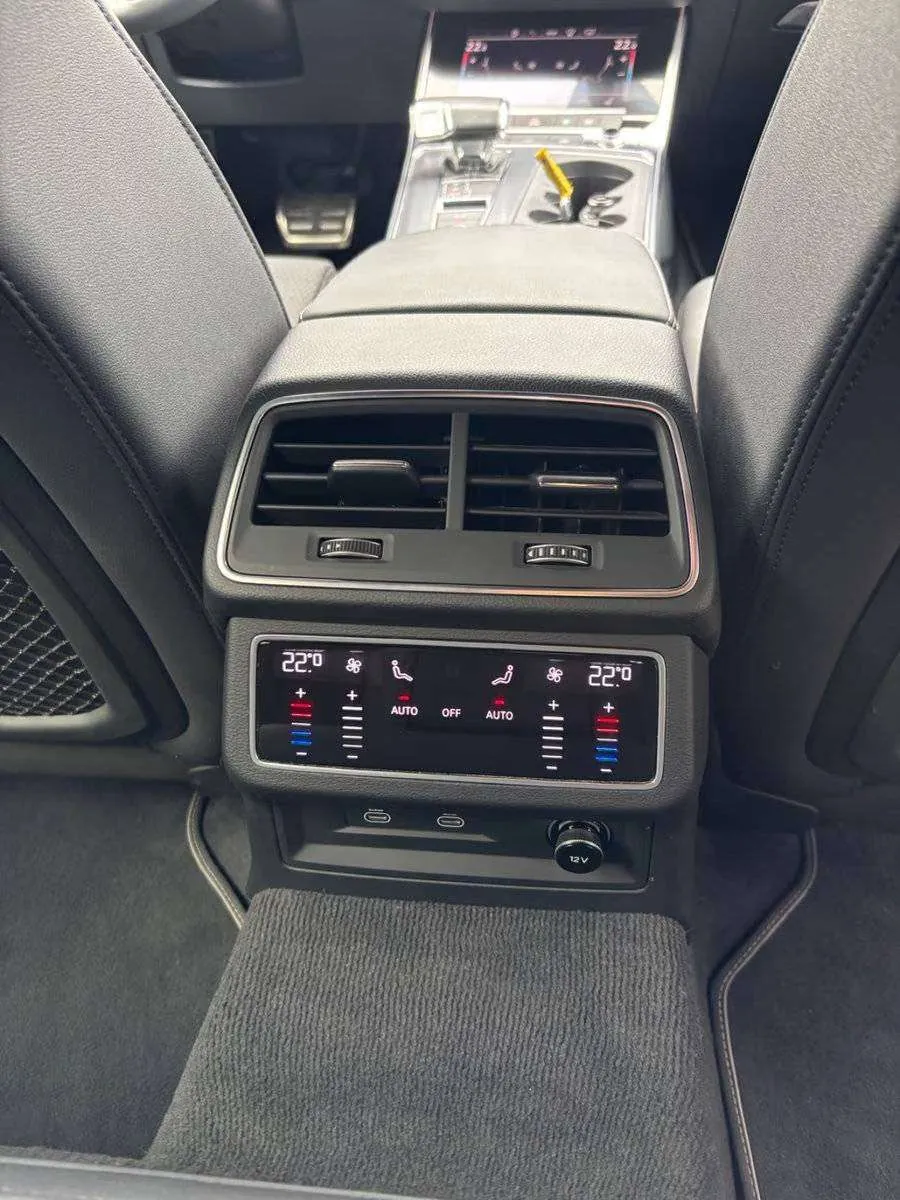 Audi A6 Avant 2021 photo 2
