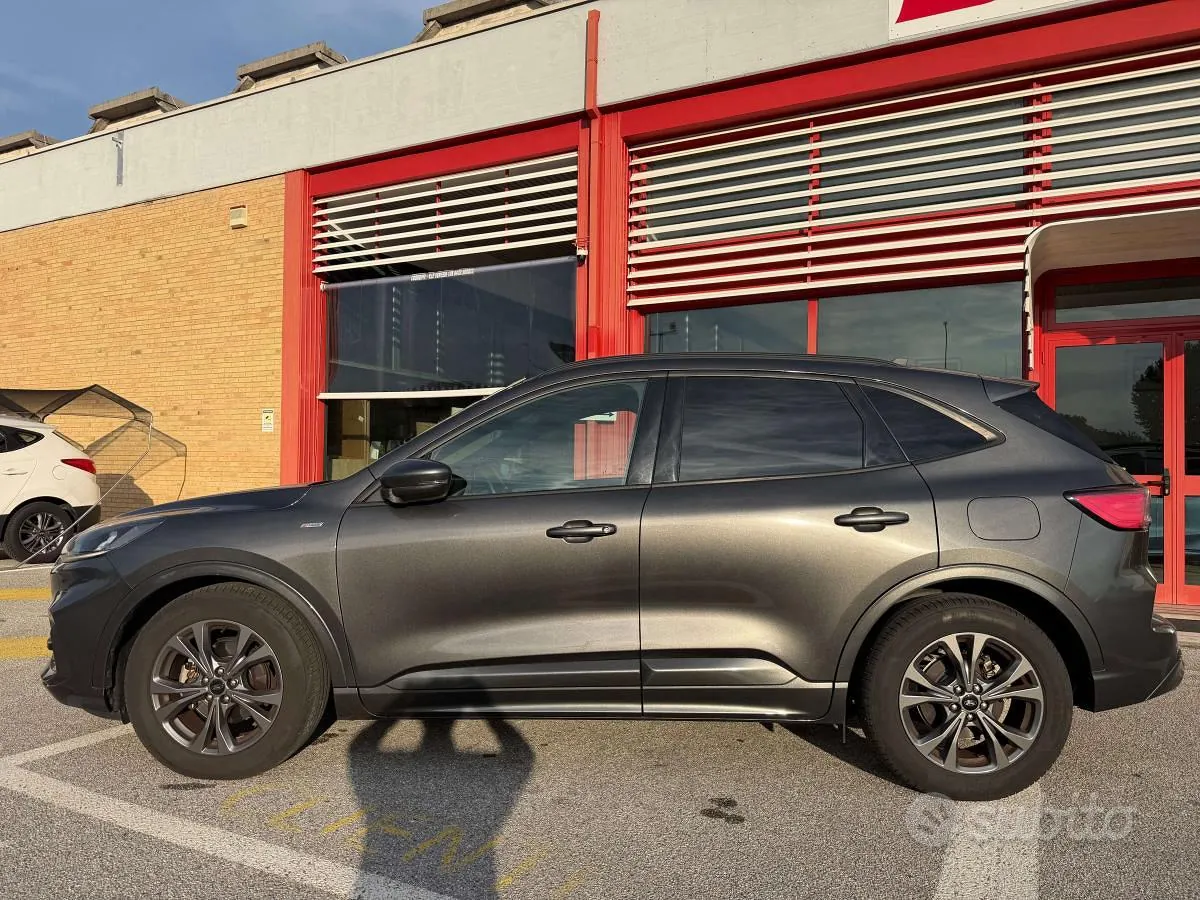Ford Kuga 2022 photo 3