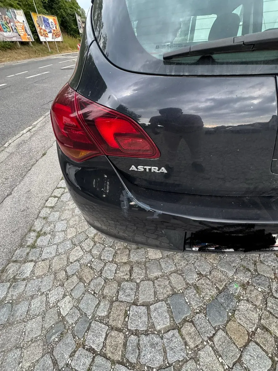 Opel Astra 2011 photo 2