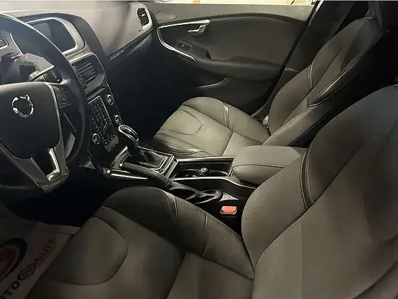Volvo V40 Cross Country 2018 photo 2