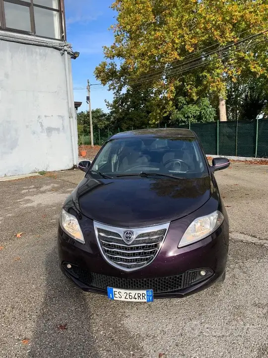 Lancia Ypsilon
