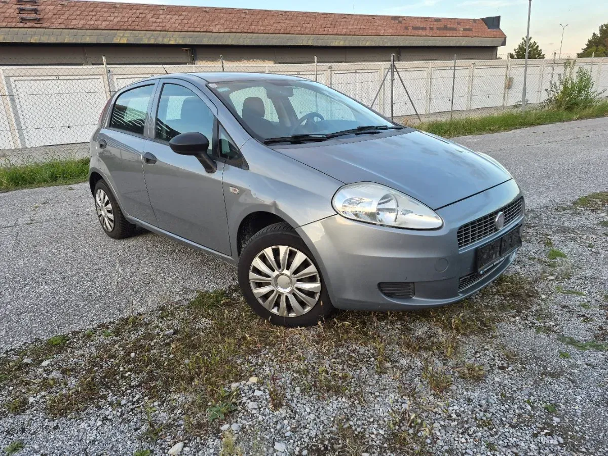 Fiat Punto 2009 photo 2