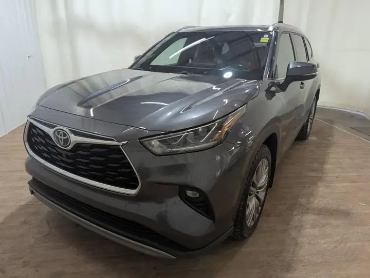 Toyota Highlander 2022 photo 3