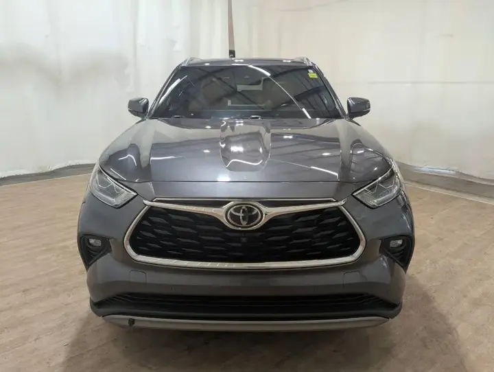 Toyota Highlander 2022 photo 2