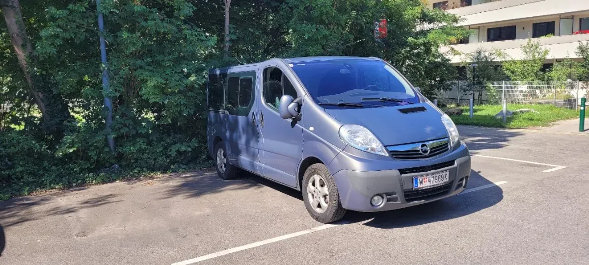 Opel Vivaro 2012 photo 3
