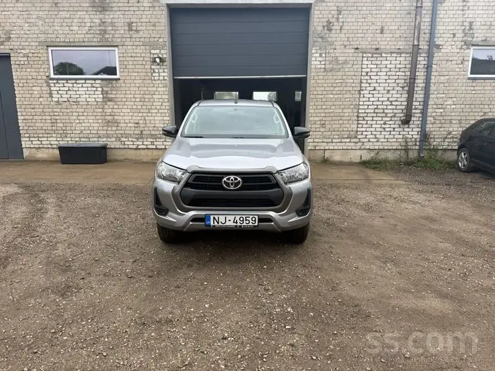 Toyota Hilux 2021 photo 2