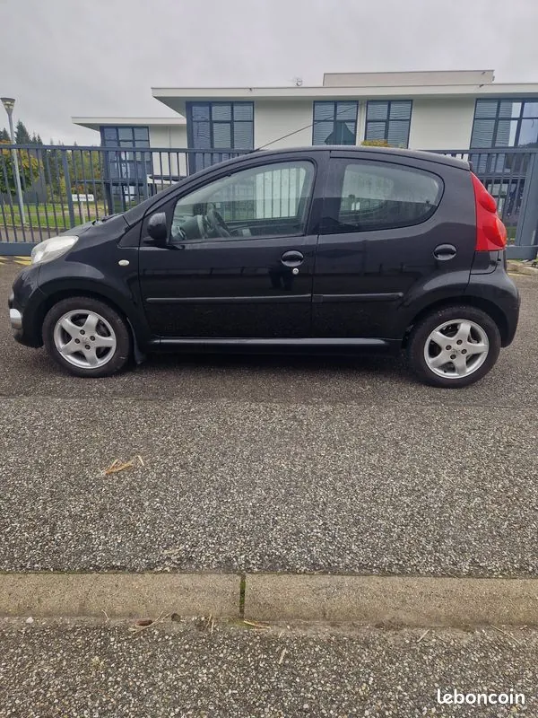 Peugeot 107 2008 photo 2