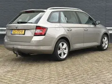 Skoda Fabia 2015 photo 2