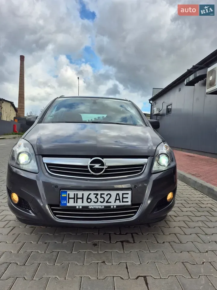 Opel Zafira 2011 photo 2