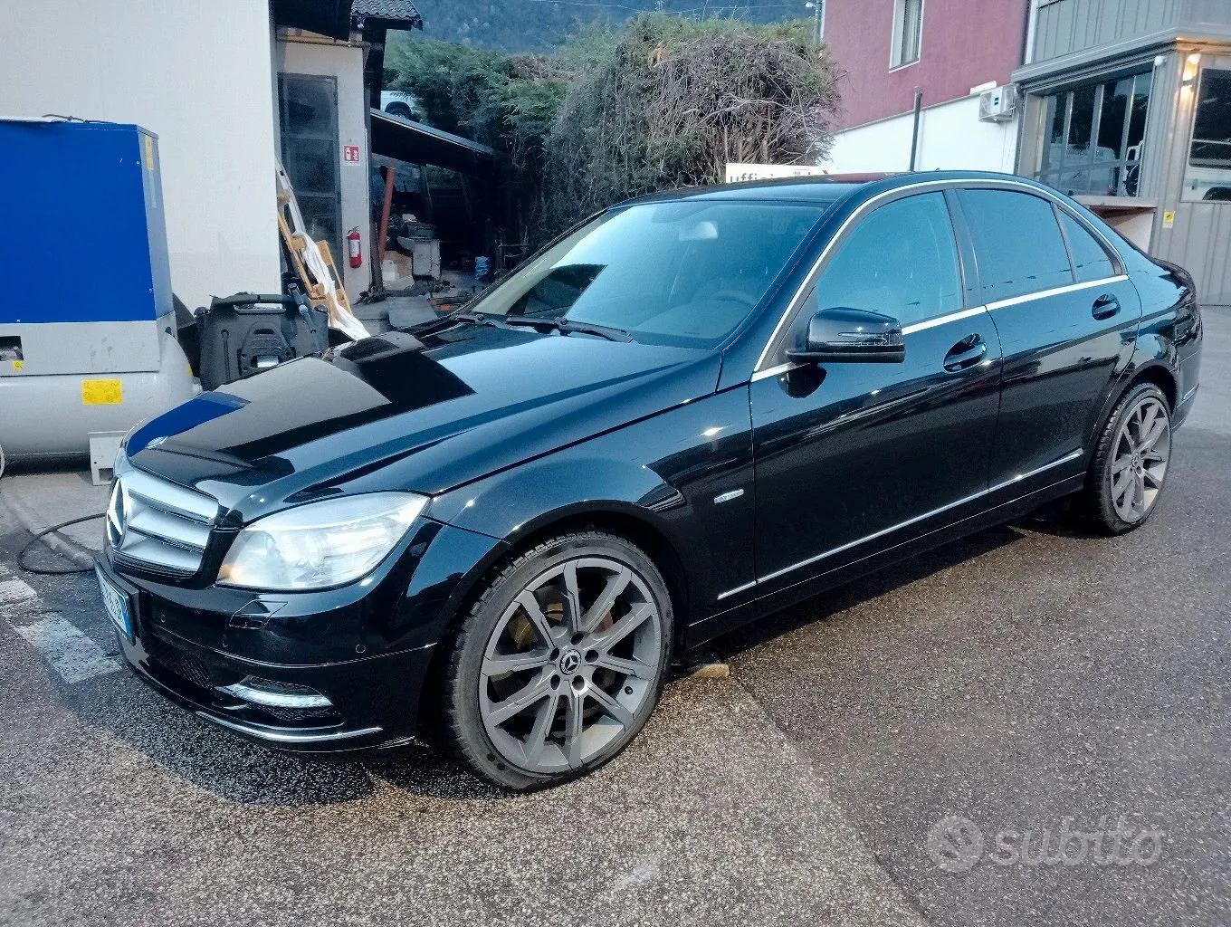 Mercedes-Benz C-Class 2010 photo 2