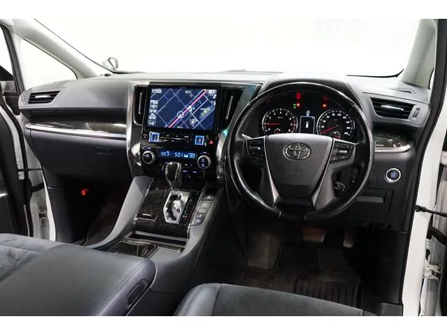 Toyota Vellfire 2016 photo 2