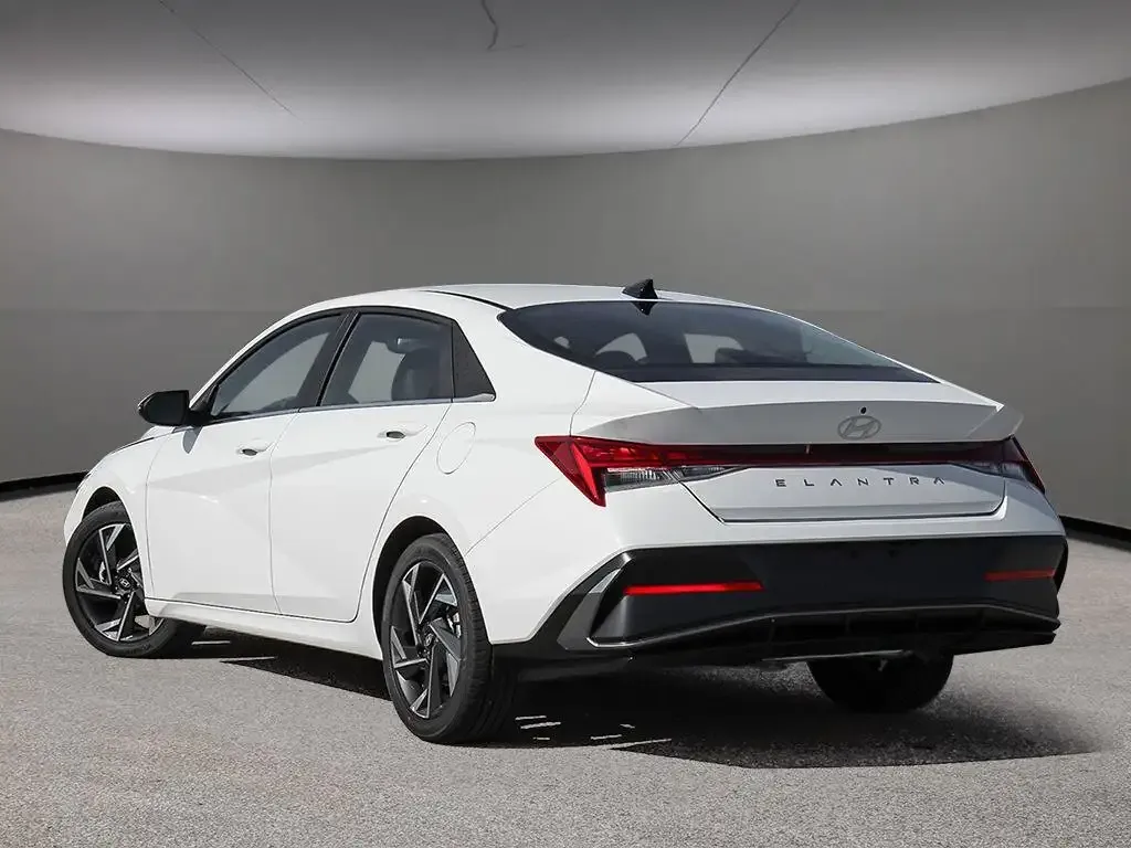 Hyundai Elantra 2026 photo 5