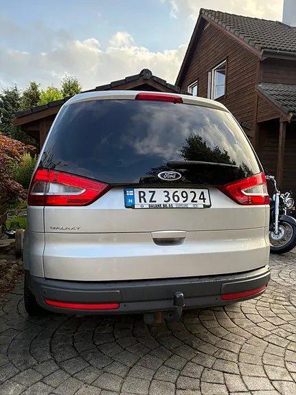 Ford Galaxy 2012 photo 3