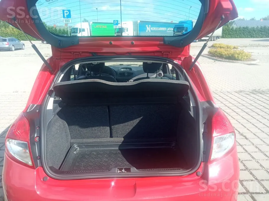 Renault Clio 2009 photo 4