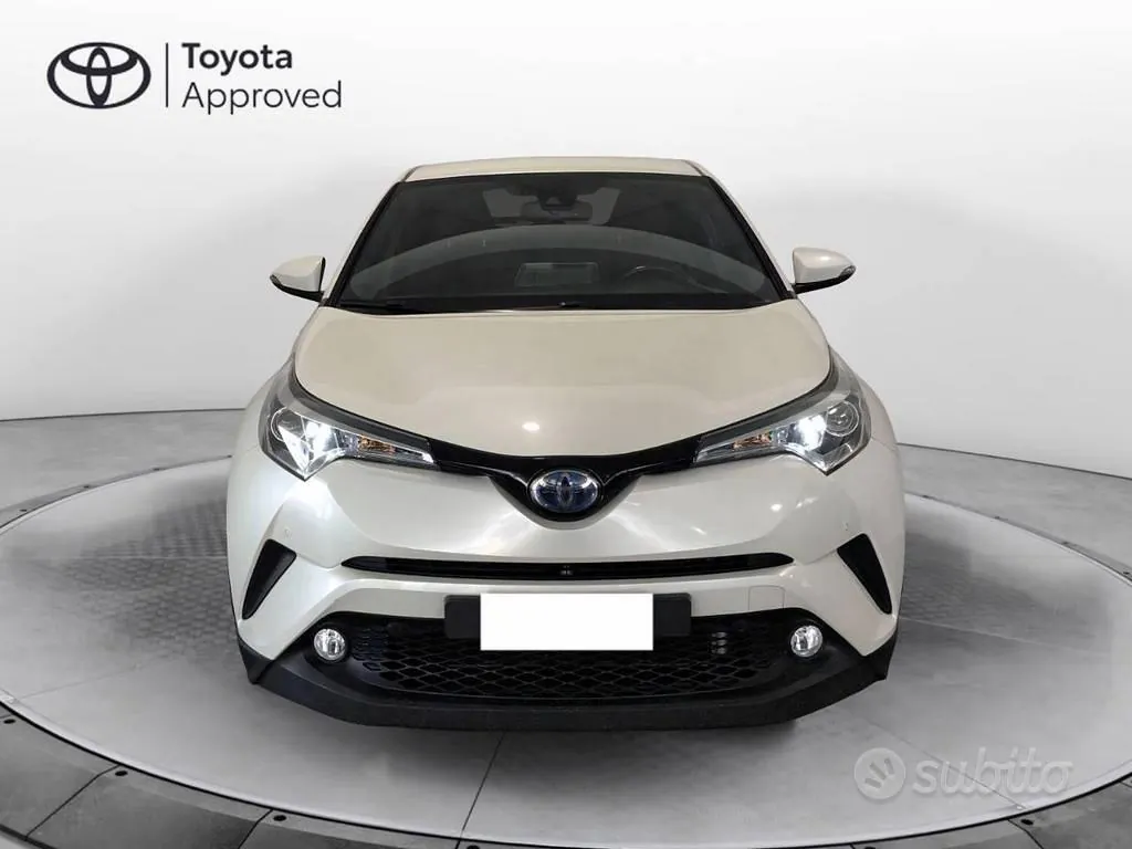 Toyota C-Hr 2017 photo 2