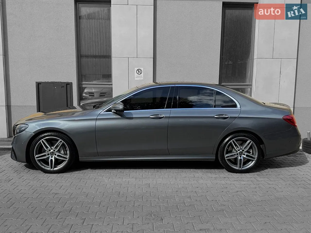 Mercedes-Benz E-Class 2017 photo 5