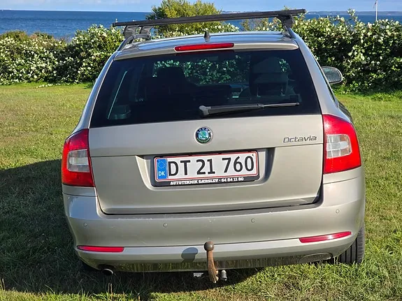 Skoda Octavia 2011 photo 4
