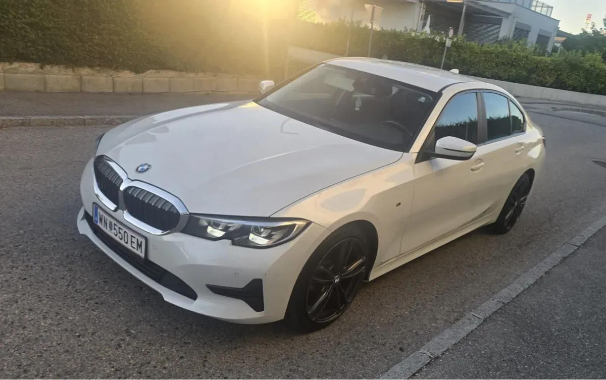 BMW 3 Series 2020 photo 3