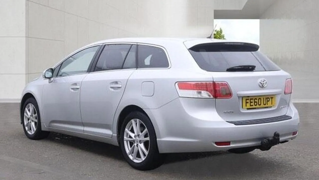 Toyota Avensis 2010 photo 3