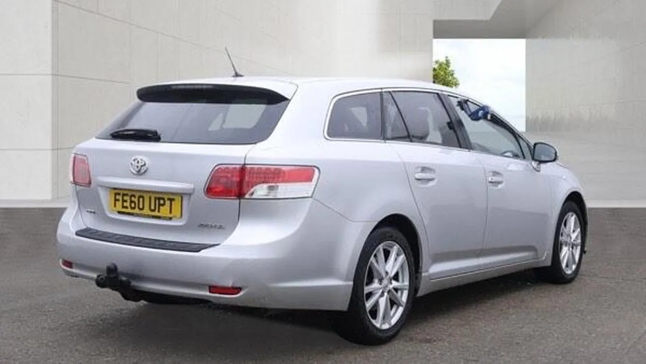 Toyota Avensis 2010 photo 4