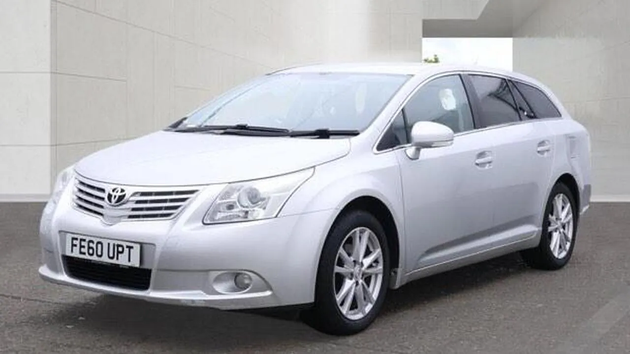 Toyota Avensis 2010 photo 2
